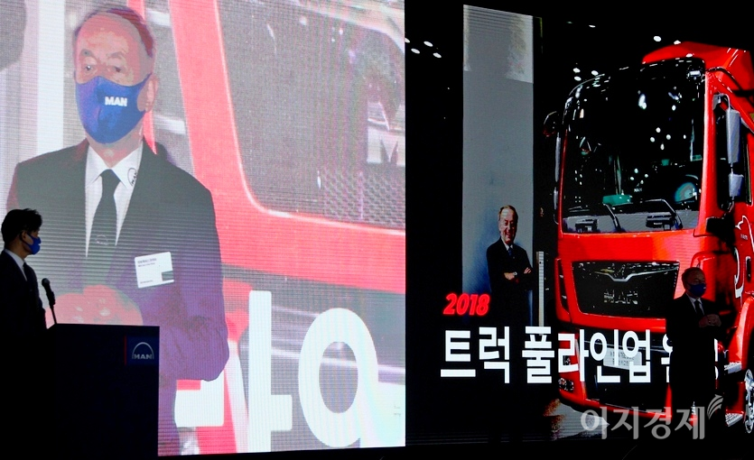 막스 버거 사장이 신형 TG 시리즈를 소개하고 있다. 사진=정수남 기자
