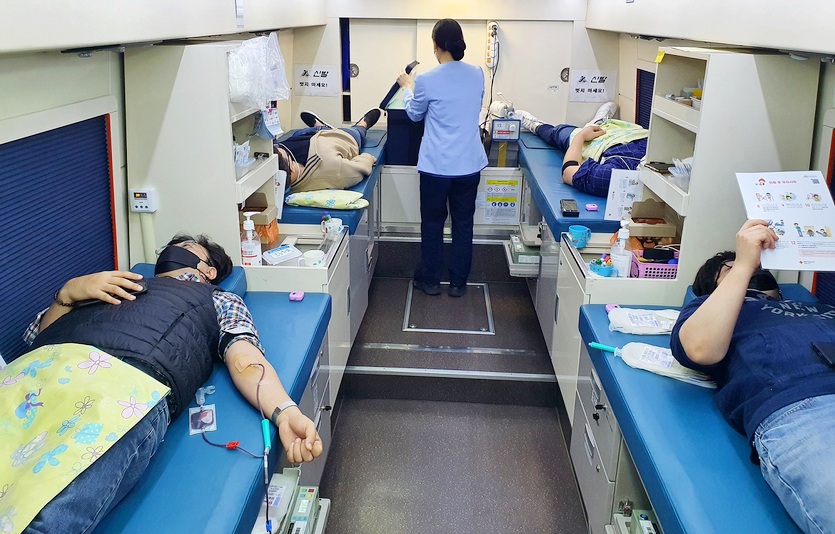 넥센타이어 임직원이 서울 마곡 중앙연구소에서 부족한 혈액 수급을 해소하기 위해 헌혈을 진행했다. 사진=넥센타이어