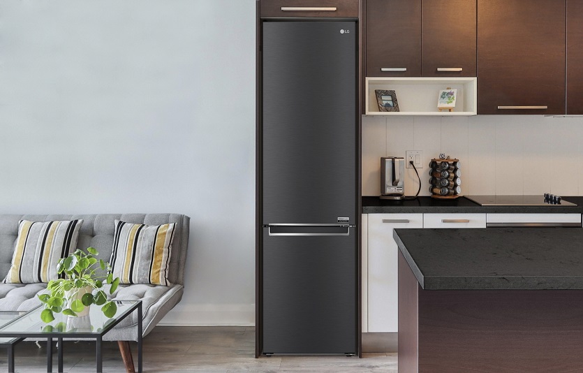 [사진2] LG전자 '2도어 상냉장 하냉동 냉장고' 신제품 인테리어컷.jpg