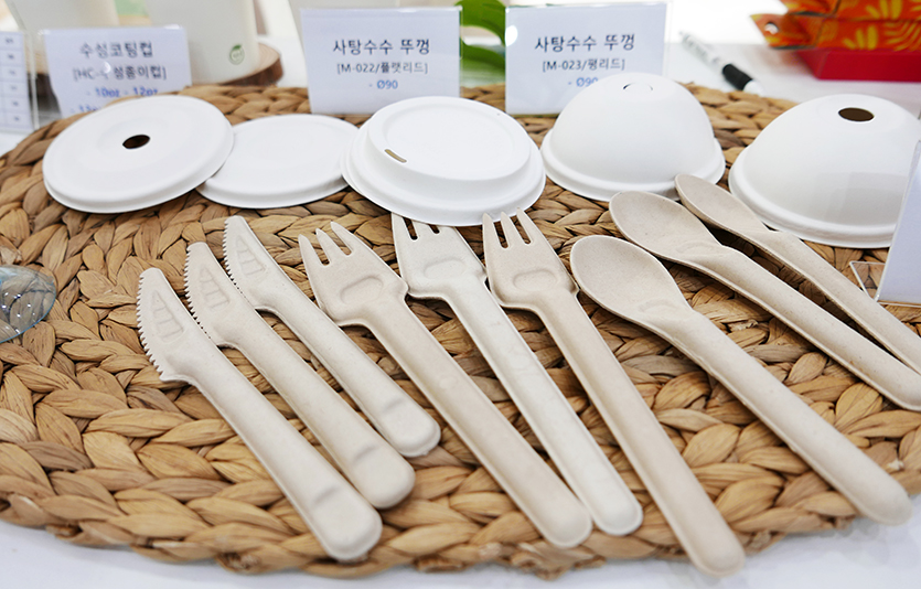 ‘2022 서울카페쇼‘에 출품된 친환경 일회용품들. 사진=김성미 기자