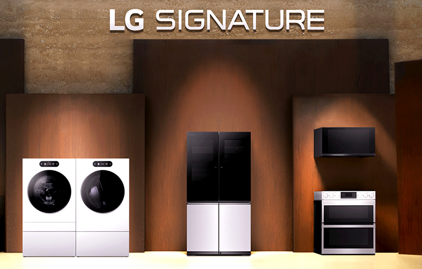LG전자가 CES 2023에서 공개하는 超프리미엄 LG 시그니처 2세대 제품들. (왼쪽부터) 세탁기, 건조기, 듀얼 인스타뷰 냉장고, 후드 겸용 전자레인지. 더블 슬라이드인 오븐. 사진=LG전자