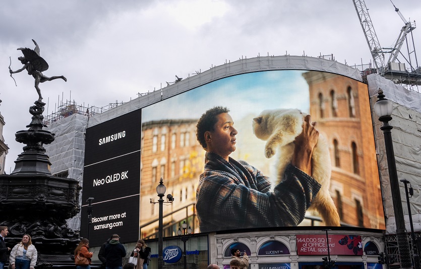 삼성 Neo QLED 8K가 신제품 출시를 앞두고 런던 피카딜리광장 옥외광고를 시작했다.  사진=삼성전자
