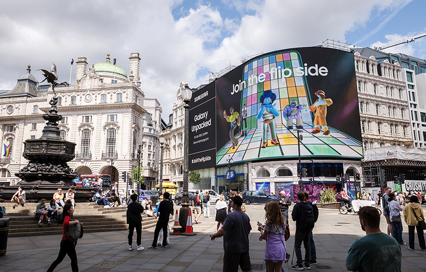 영국 런던 피카딜리 광장의 ‘Join the flip side’ 디지털 옥외광고. 사진=삼성전자