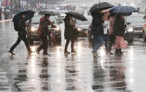 [오늘 날씨 어때?] 전국 흐림, 서울·경기 등 일부 내륙 소나기…낮 최고 33도 폭염