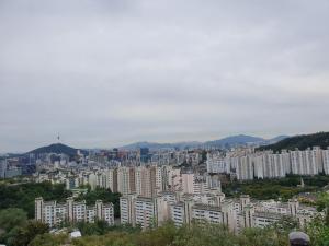 [이지 부동산] ‘부동산과의 전쟁’ 효과? 서울 아파트값 오름폭 둔화…재건축 2주 연속 하락