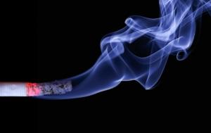 [이지 보고서] 흡연자 10명 중 9명 ‘일반 담배’로 흡연 시작