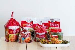 [이지 보고서] “김치 사 먹을래요” 주부 2명 중 1명 김장 포기…전년比 1.3%↑