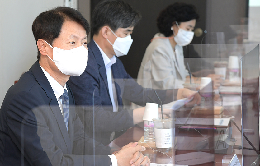 김강립 식품의약품안전처장은 3일 한국마약퇴치운동본부를 방문해 사업 추진 현황을 점검했다. 사진=식품의약품안전처
