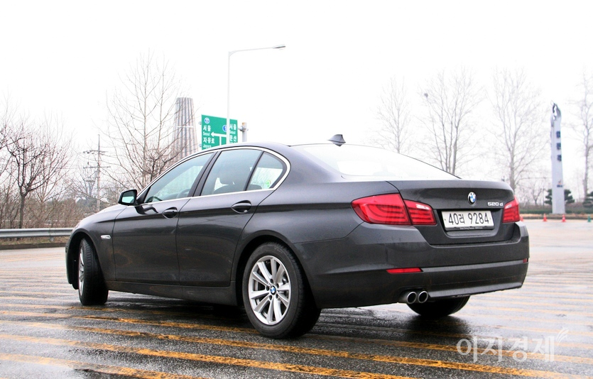 2011년 한국에 상륙하면서 국내 디젤 승용 전성기를 주도한 BMW 520d. 사진=정수남 기자
