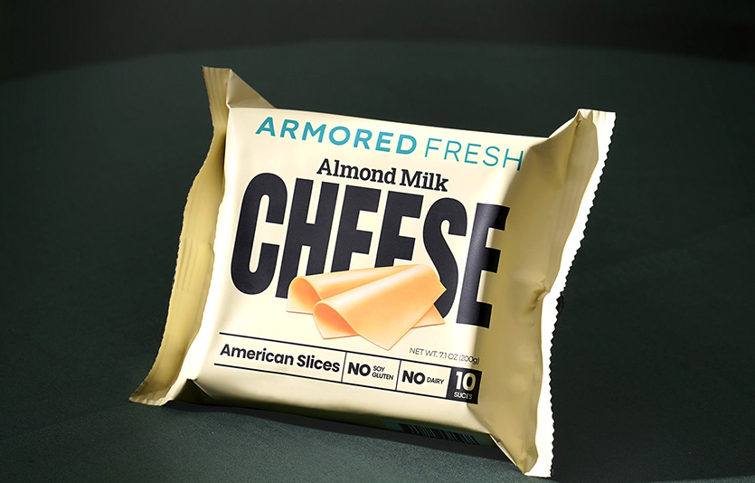 국내 푸드테크 기업 아머드 프레시가 자체 개발한 ‘아메리칸 슬라이스’ 비건 치즈로 미국 식자재 유통 서비스에 본격 진출한다.  사진=아머드 프레시