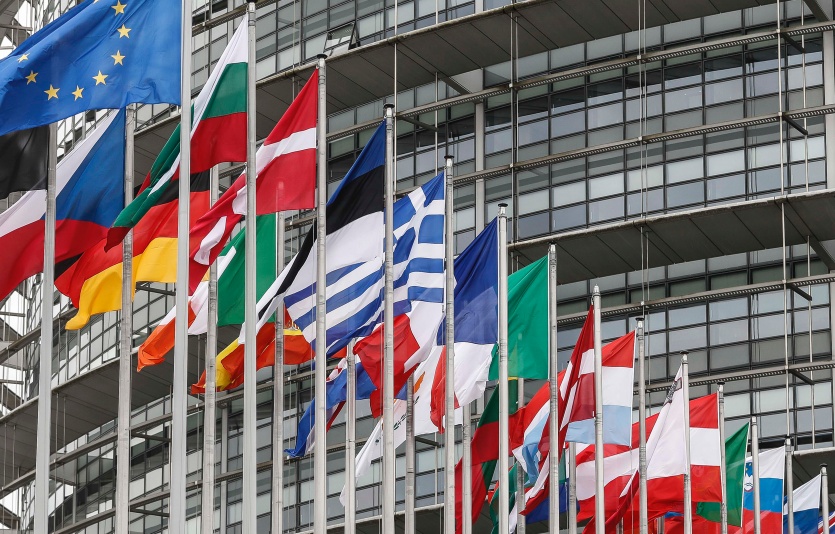 프랑스 동부 스트라스부르의 유럽의회 건물 앞에 회원국 국기들이 휘날리고 있다. 사진=뉴시스