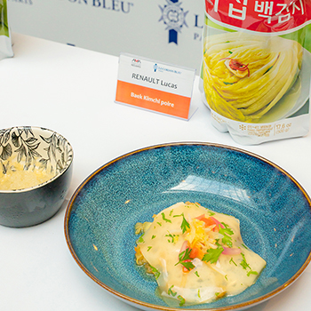 프랑스 ‘종가 김치 쿡오프’ 요리대회에서 우승을 차지한 루카스 르노의 ‘백김치와 배’. 사진=대상