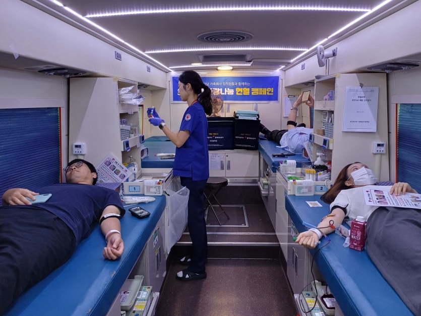 지난 23일 종근당 천안공장에서 임직원들이 사랑나눔 헌혈캠페인에 참여하고 있다. 사진=종근당