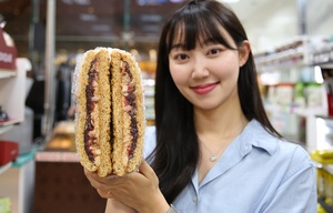[8월 첫 주 유통家 신제품] GS25, ‘혜자로운 맘모스빵(인절미)’ 출시 外